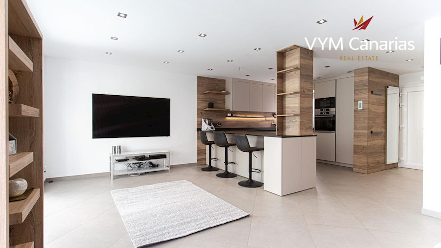 5 bed townhouse for sale in Callao Salvaje