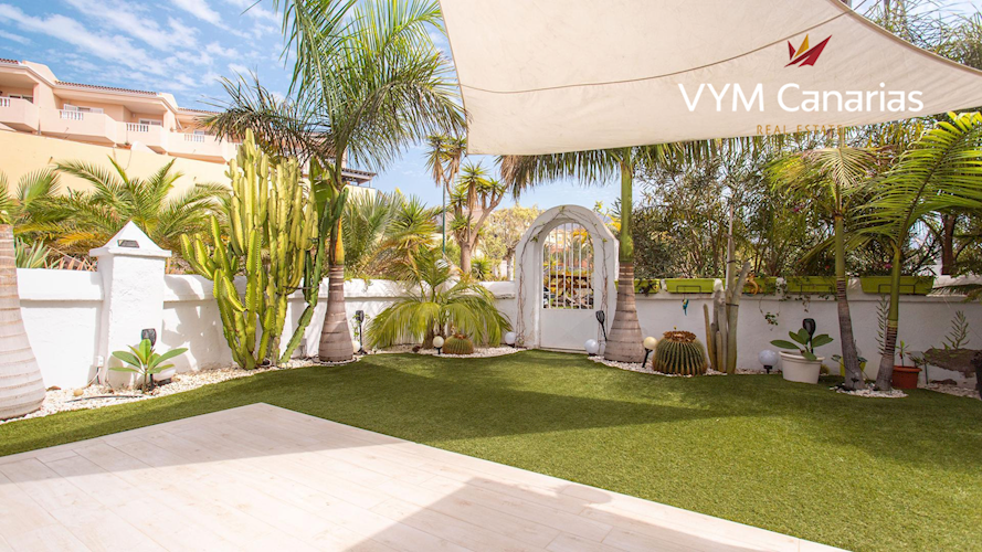 5 bed townhouse for sale in Callao Salvaje