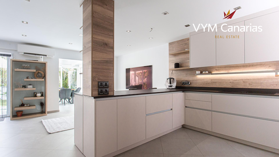 5 bed townhouse for sale in Callao Salvaje