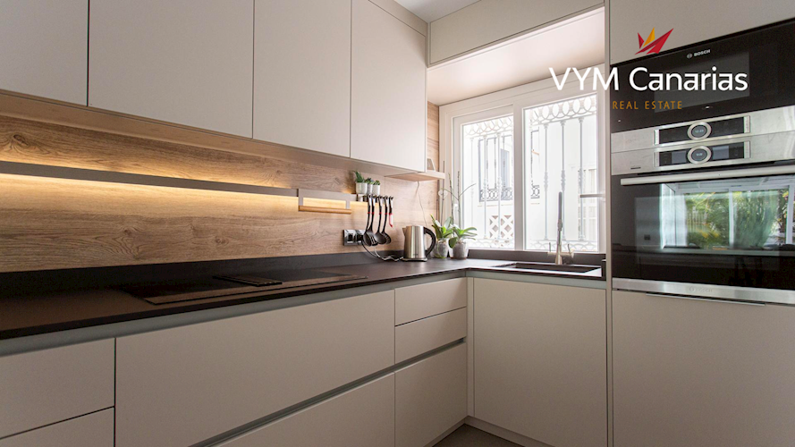 5 bed townhouse for sale in Callao Salvaje