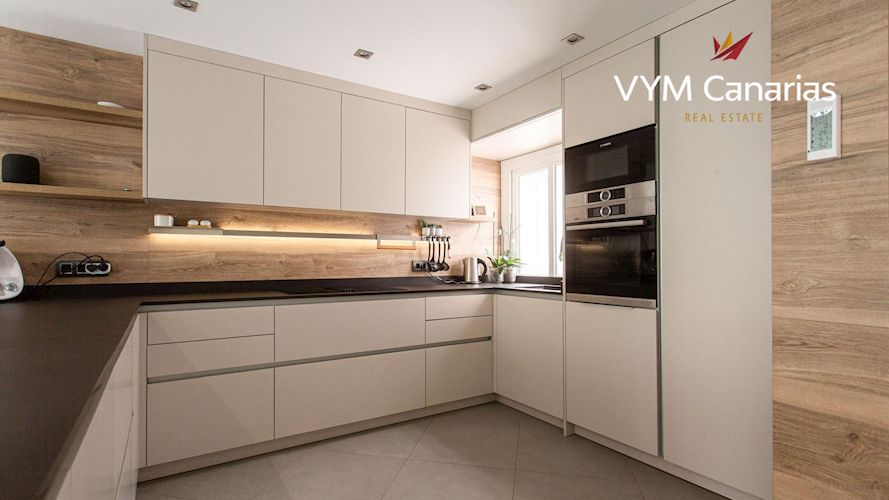 5 bed townhouse for sale in Callao Salvaje