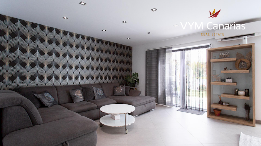 5 bed townhouse for sale in Callao Salvaje